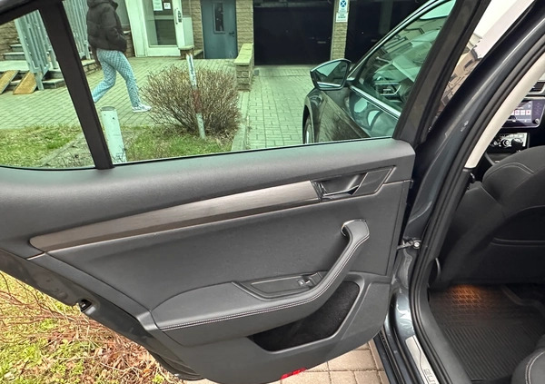 Skoda Superb cena 89800 przebieg: 168500, rok produkcji 2020 z Pelplin małe 352